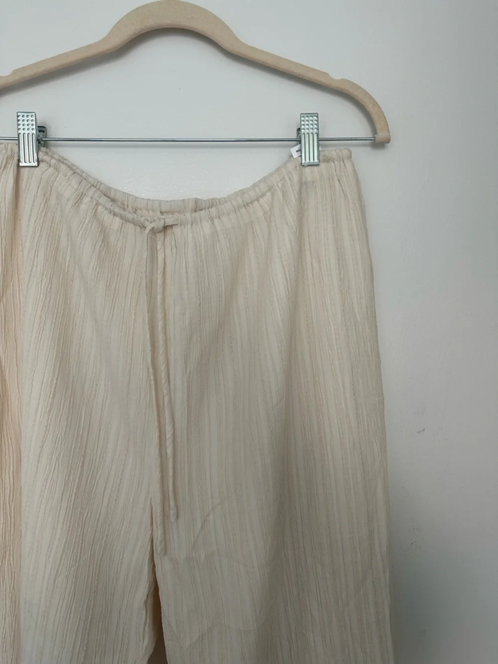 DISSH Lightweight Cream Wide-Leg pants - Picture 2 of 5